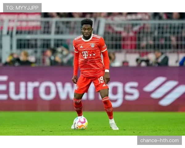 戴维斯边路进攻持续进化，关键战建功助球队取胜